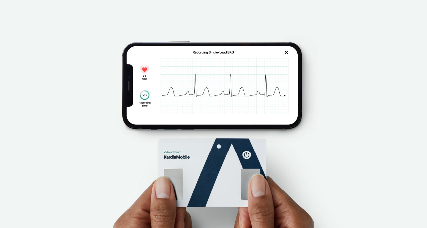 Single lead EKG being taken with KardiaMobile Card